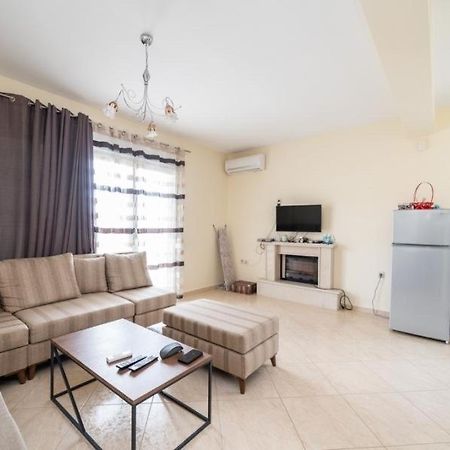 Thea Apartments Nea Iraklitsa Екстер'єр фото